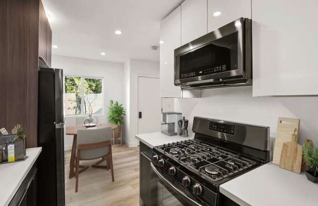 2561 W Avenue 30 Apartments Gallery 2