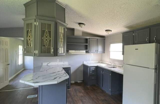 Country living with spacious front and backyard - 3 beds/ 2bath available now photos photos