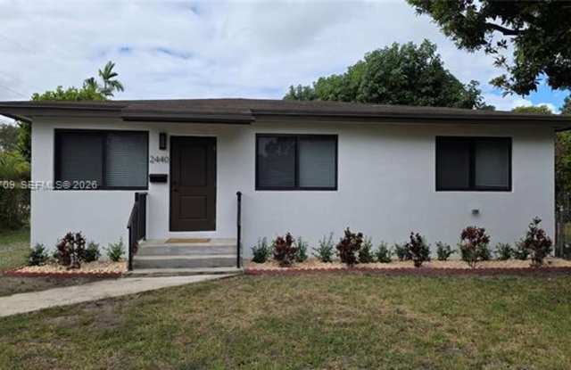 2440 SW 64th Ave Miami, FL 33155 photos photos