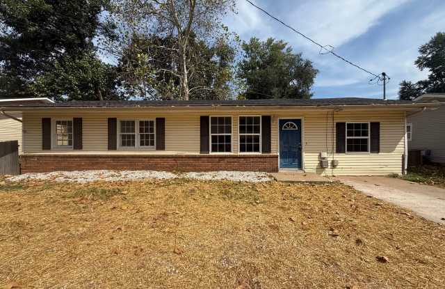 3 bedroom 1 bath available now! Gallery 1