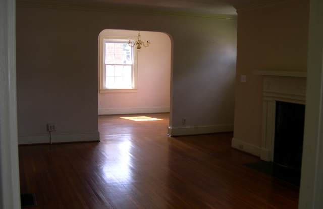 3 bedroom, 1 bathroom house on Central Ave - 1826 Central Avenue, Charlotte, NC 28205