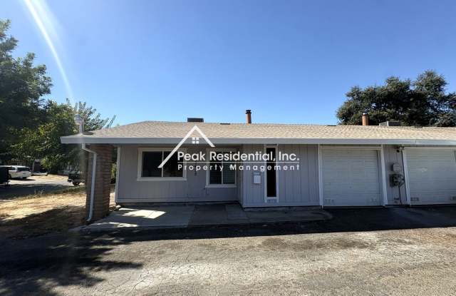 Spacious Foothill Farms 2bd/1ba Duplex with 1 Car Garage Gallery 1