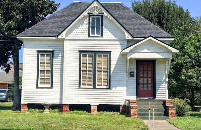 2-Bedroom Home + Bonus Room in Downtown Lake Charles Gallery 1