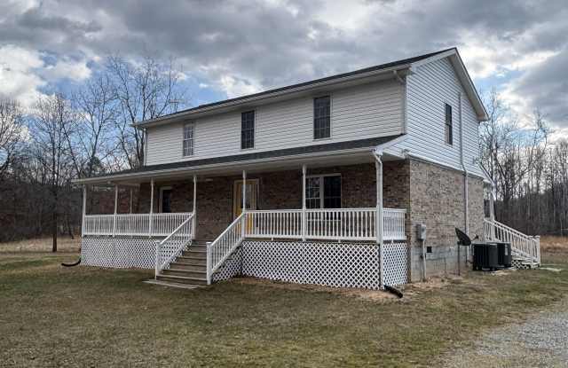 57 Thomas Dr - 57 Thomas Drive, Lyndhurst, VA 22952