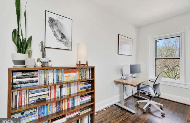 3020 R ST NW #3 Gallery 4