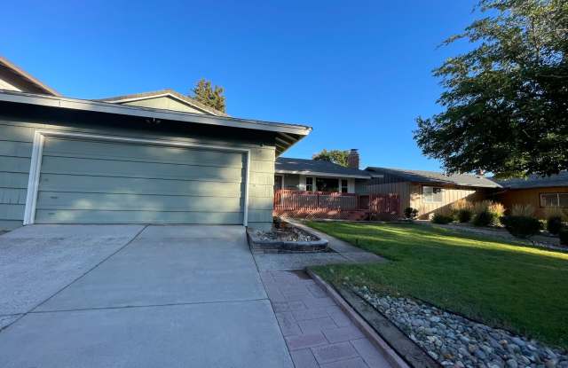 Charming Old SW Reno - Single Story 3 Bedroom Two Car Garage Gallery 1