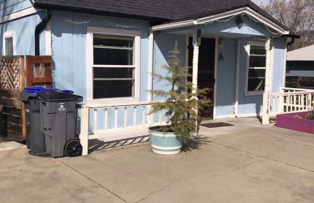 Charming cottage near Downtown Talent | Available April photos photos