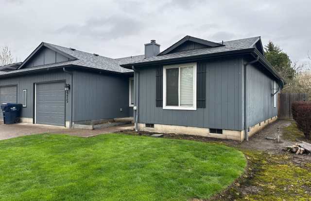 Updated 2 bedroom 2 bath duplex with garage! Gallery 3