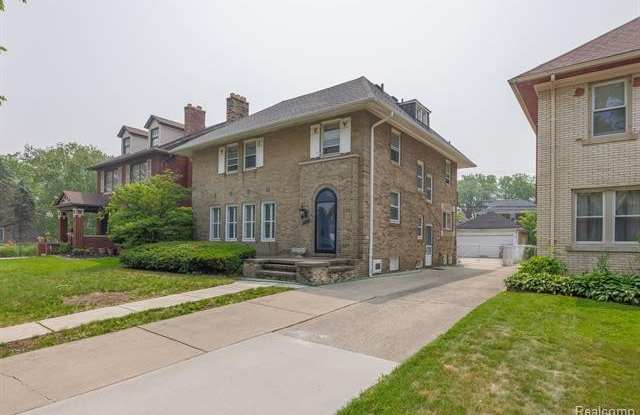2425 LONGFELLOW Street Gallery 2