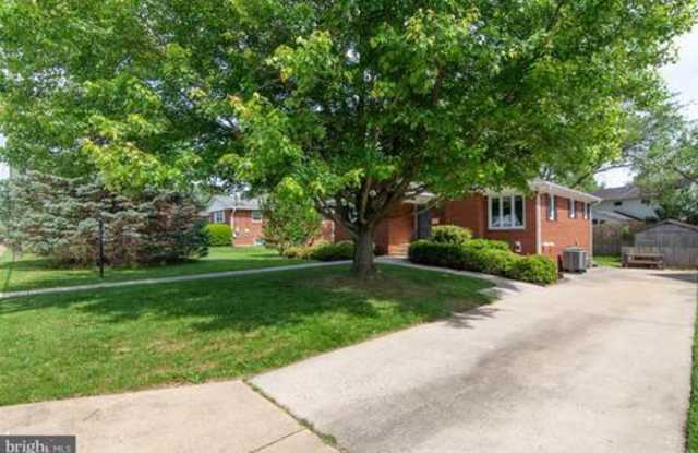 6513 33rd St - 6513 33rd Street, McLean, VA 22046