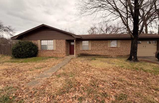 Welcome to this charming 3-bedroom, 2-bathroom home located in the heart of Russellville photos photos