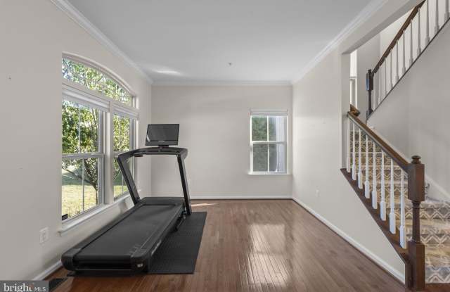 2419 VALLEY VIEW Way Gallery 4