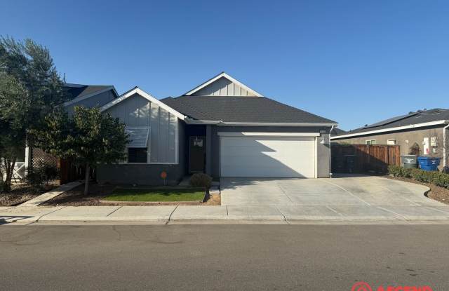 Beautiful home located in the heart of Shafter! - 9634 Silver Falls Lane, Shafter, CA 93263
