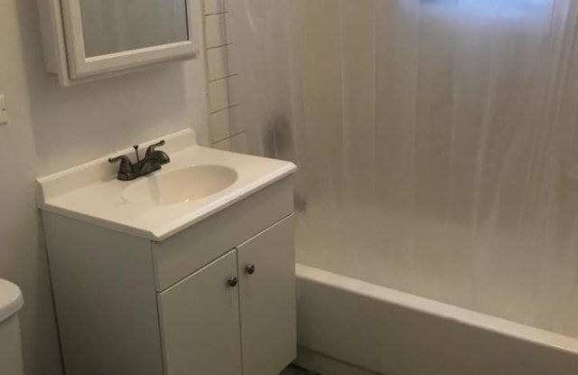 5606 S Wabash Ave - 5606 South Wabash Avenue, Chicago, IL 60637