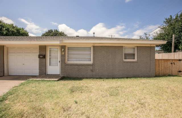 2308 62nd Street Unit B. Nicely renovated rental in LISD! - 2308 62nd Street, Lubbock, TX 79412