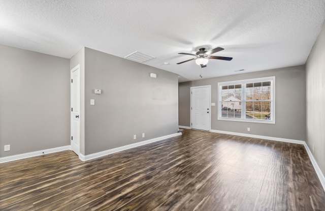 Beautiful 2 Bedroom 2 1/2 Bath Condo For Rent Near Beachaven Vineyard! photos photos