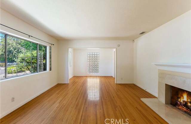 4722 Ventura Canyon Avenue Gallery 3
