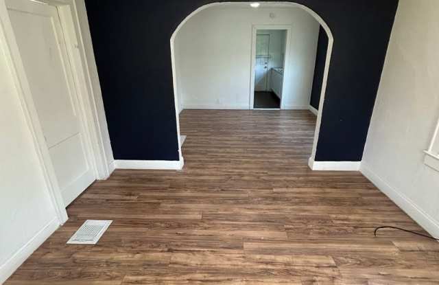 Available Now! RENT SPECIAL! 2 Bed 1 Bath Home! $995.00 photos photos