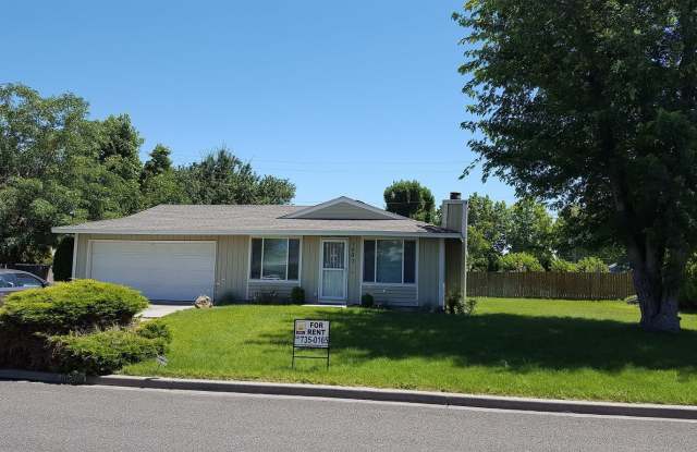 1007 S Johnson St - 1007 South Johnson Street, Kennewick, WA 99338