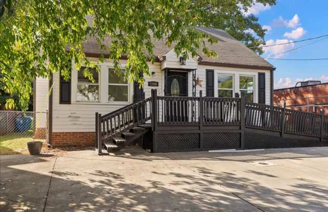 Room in 5 Bedroom Home at Carlton Ave photos photos