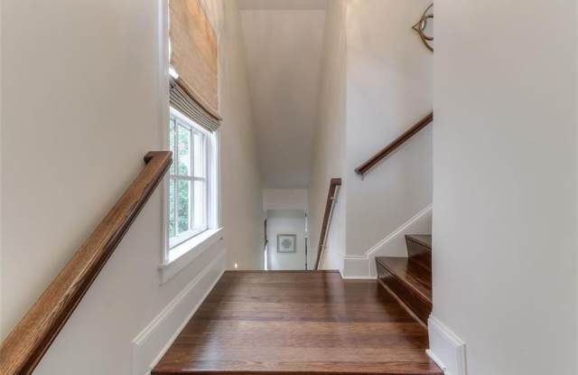 1317 Dover Circle NE Gallery 4