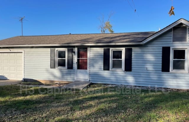 707 Sinclair Ave - 707 Sinclair Avenue, South Roxana, IL 62087