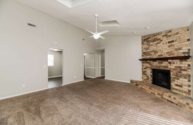405 Crestwood Drive Gallery 4