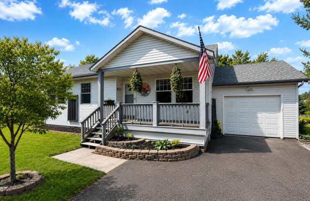 Duluth, MN - 5 bedroom - 2 bathroom - 1 Car Garage - Single Family Home photos photos