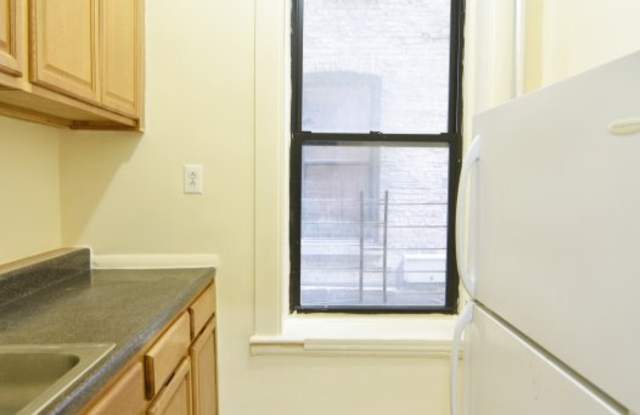 312 Manhattan Avenue Gallery 3