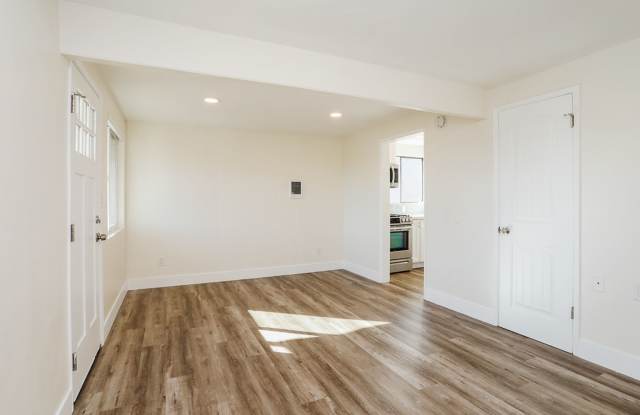 Del Rey | 3544-48 Gallery 4