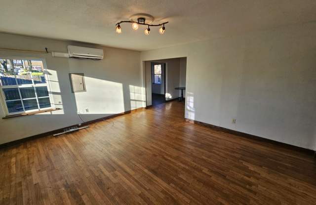 Nice 2 bedroom 1 bath home Gallery 4