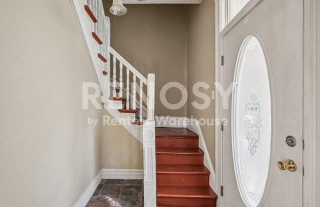 Available July 1 - 2BD / 1BA upper level duplex in Saint Paul! photos photos Available July 1 - 2BD / 1BA upper level duplex in Saint Paul! photos photos