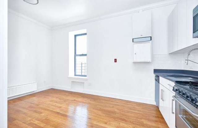 2095 Madison Avenue Gallery 3