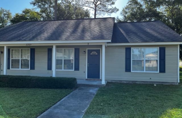 2203 B Pulaski Cir - 2203 Pulaski Cir, Valdosta, GA 31602