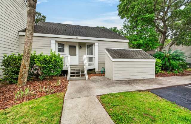 Coastal Living Just Minutes from Kiawah and Seabrook Gallery 3