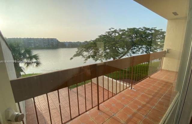9141 Fontainebleau Blvd - 9141 Fontainebleau Boulevard, Fountainebleau, FL 33172