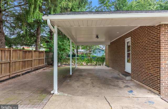 1402 MULLINS Street Gallery 4