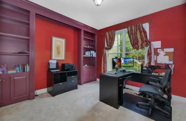 60 Sentinel Dr Gallery 3