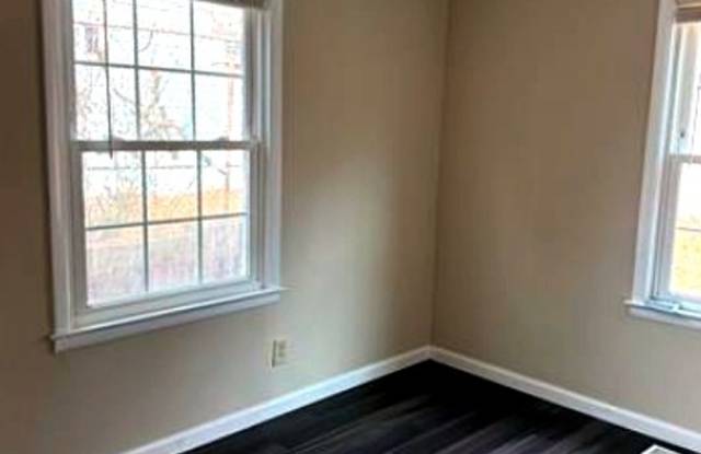 Renovated 2 bed & 1 bath home Gallery 4