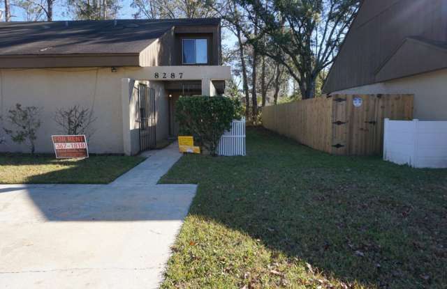 2 Bedroom 2 Bathroom Townhome near NAS Jax - 8287 Pineverde Lane, Jacksonville, FL 32244