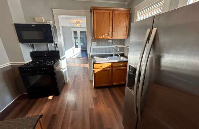 BRIGHT 2 BED / 1 BATH APARTMENT Gallery 2