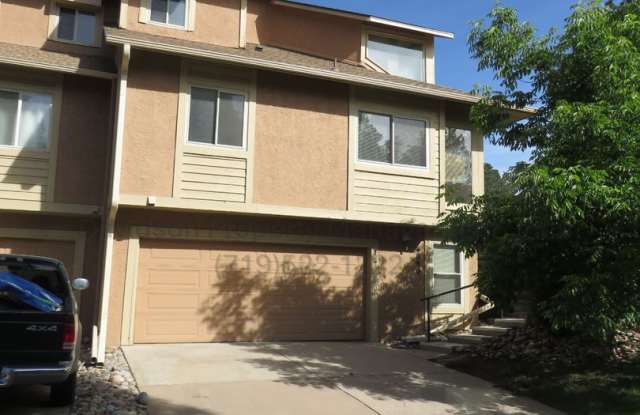 Charming 3-Bedroom Townhouse in Broadmoor Bluffs photos photos