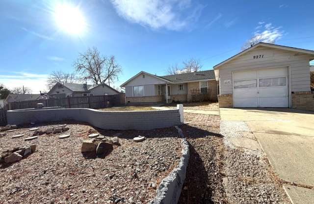 Adorable 3 bed/1.5 bath house with yard - 9271 Hoffman Way, Thornton, CO 80229