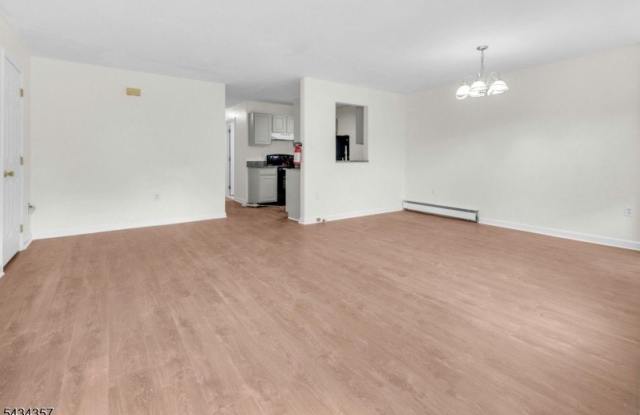 65 Montgomery Ave U1 Gallery 2