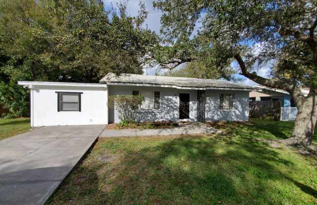 3 bed / 2 bath Annual Rental Home in Bradenton - Pet Friendly photos photos