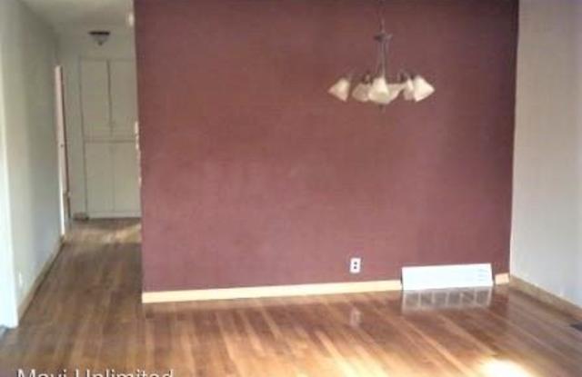 1910 Eaton St. Gallery 2