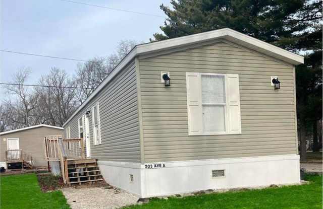 1085 Spring Bay Rd - 1085 Spring Bay Road, Tazewell County, IL 61611