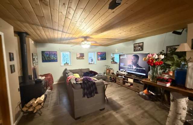 3 bedroom / Home in North Pole / Pet friendly! photos photos 3 bedroom / Home in North Pole / Pet friendly! photos photos