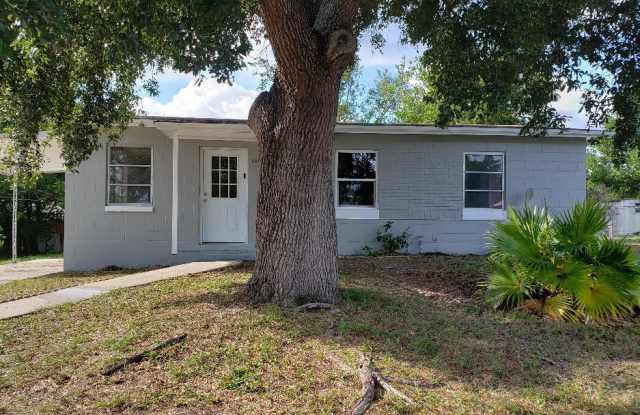 2 Bed 1 Bath Home | Pet Friendly | Washer Dryer Hook Ups | Section 8 Welcome | Central air photos photos