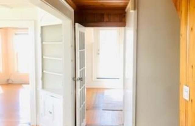 271 LynnShore Drive Gallery 4